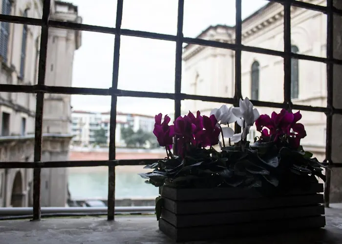 Apartament Cavour44 - Palazzo Canossa Werona