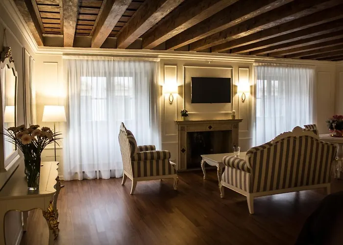 Cavour44 - Palazzo Canossa * Werona