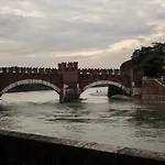公寓 Cavour44 - Palazzo Canossa 维罗纳