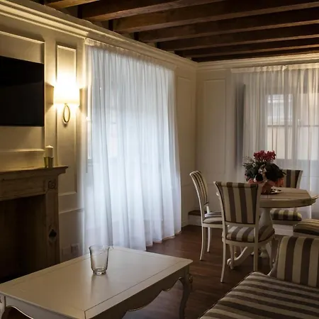Apartment Cavour44 - Palazzo Canossa