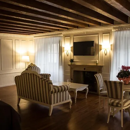 Cavour44 - Palazzo Canossa Apartment *