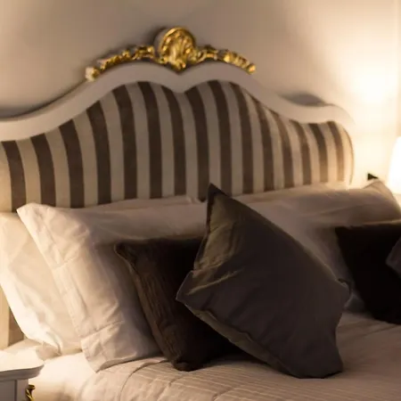 Cavour44 - Palazzo Canossa 公寓