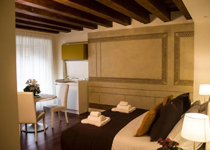 Cavour44 - Palazzo Canossa Apartment