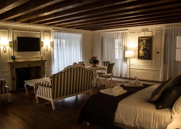 Apartment Cavour44 - Palazzo Canossa *