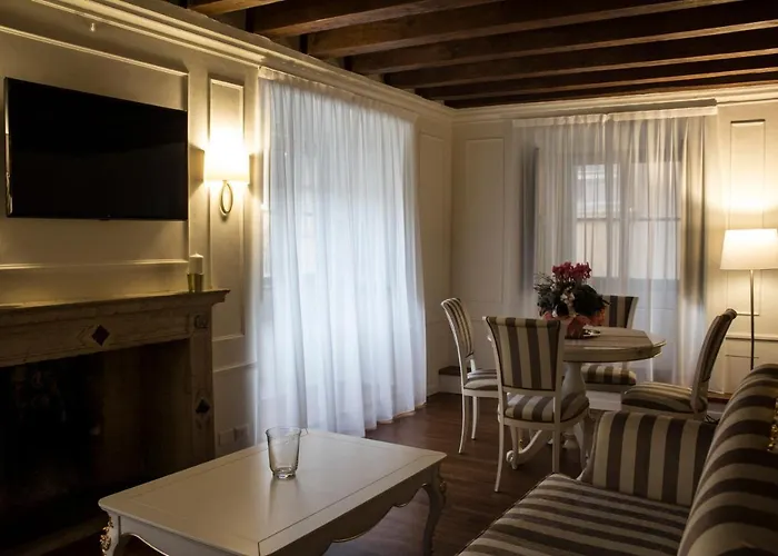 Apartment Cavour44 - Palazzo Canossa