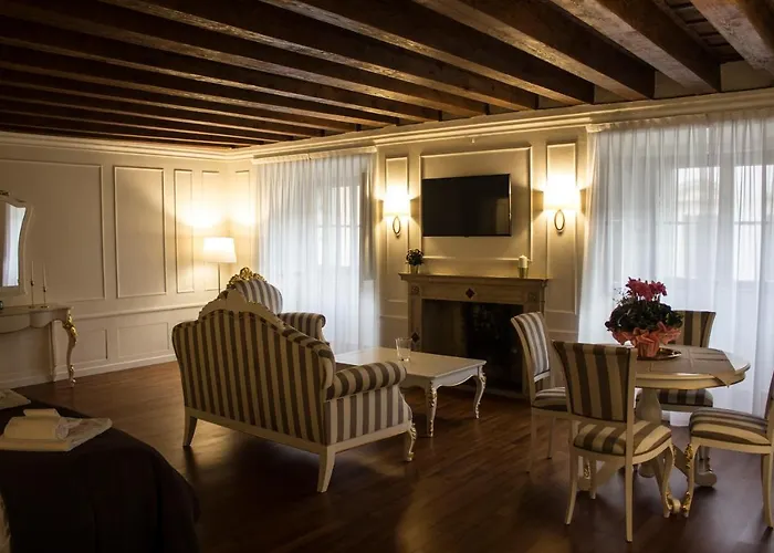 Cavour44 - Palazzo Canossa Lägenhet *