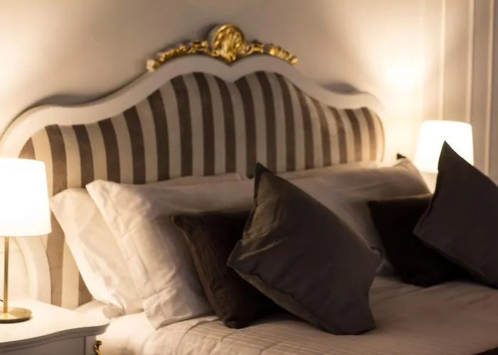 Cavour44 - Palazzo Canossa Apartment