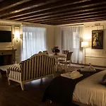 Apartment Cavour44 - Palazzo Canossa *
