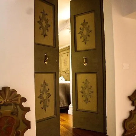 Cavour44 - Palazzo Canossa * Верона