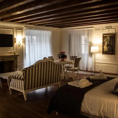 Апартаменты Cavour44 - Palazzo Canossa *