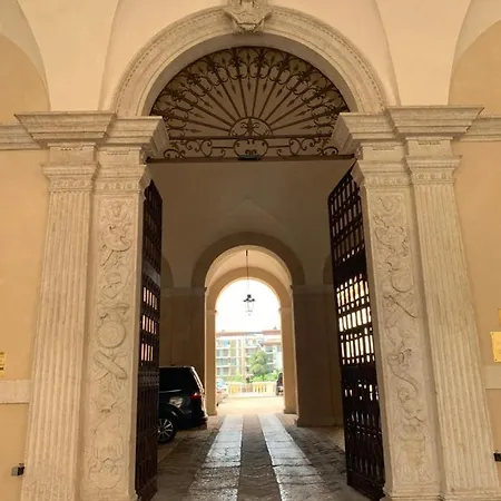 Cavour44 - Palazzo Canossa *