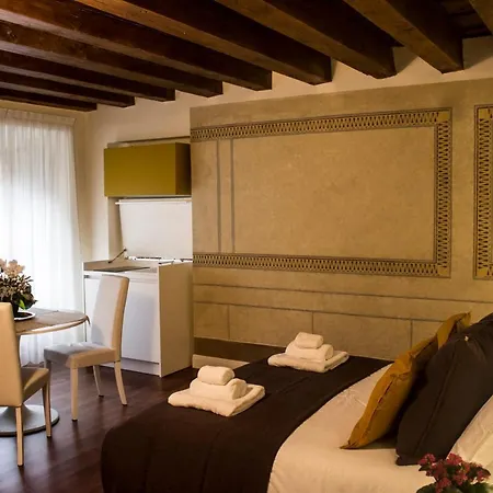 Cavour44 - Palazzo Canossa Apartment